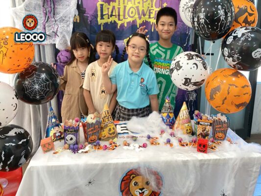 Chụp ảnh tại khu vực trang trí