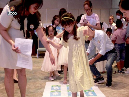 Hoạt động trò chơi cho ba mẹ và các bé