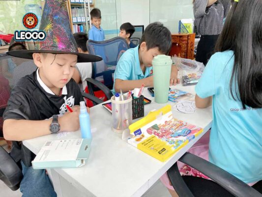 Hoạt động vẽ tranh cho bé