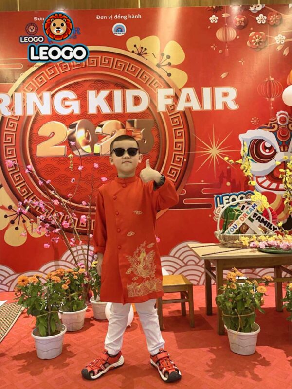 Monkey Hữu Đạt tạo dáng chụp ảnh trước thềm sự kiện