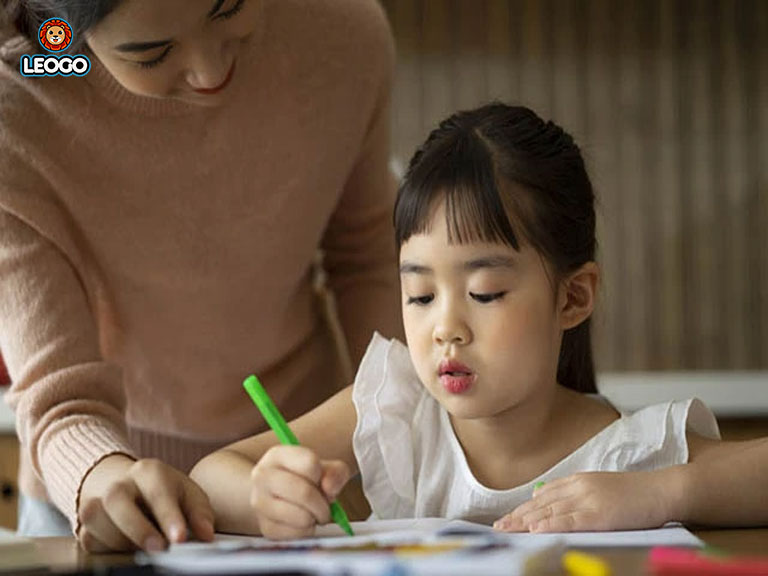 Hạn chế so sánh trẻ với bạn bè