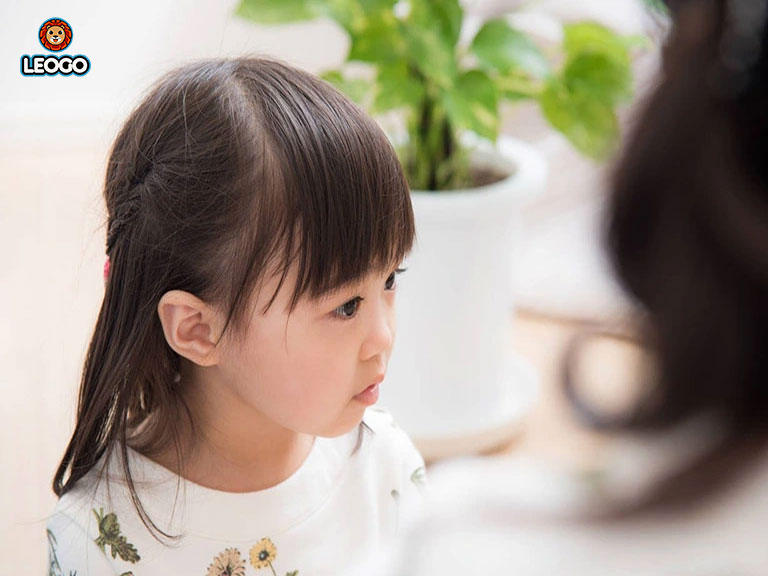 Luôn rụt rè, tự ti khi giao tiếp