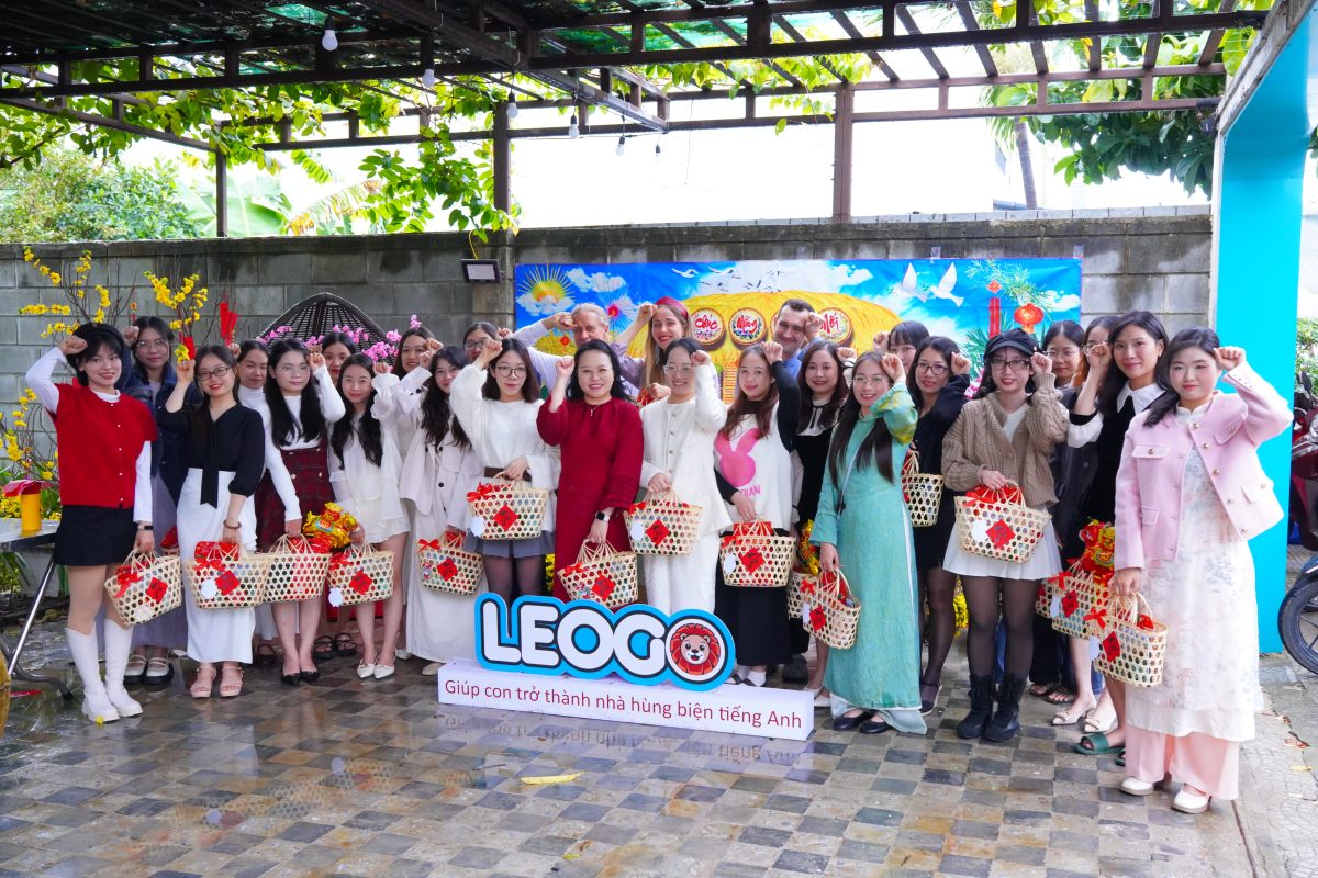 Giáo viên nhân viên LEOGO dự tiệc tất niên - Phiên chợ quê 2026