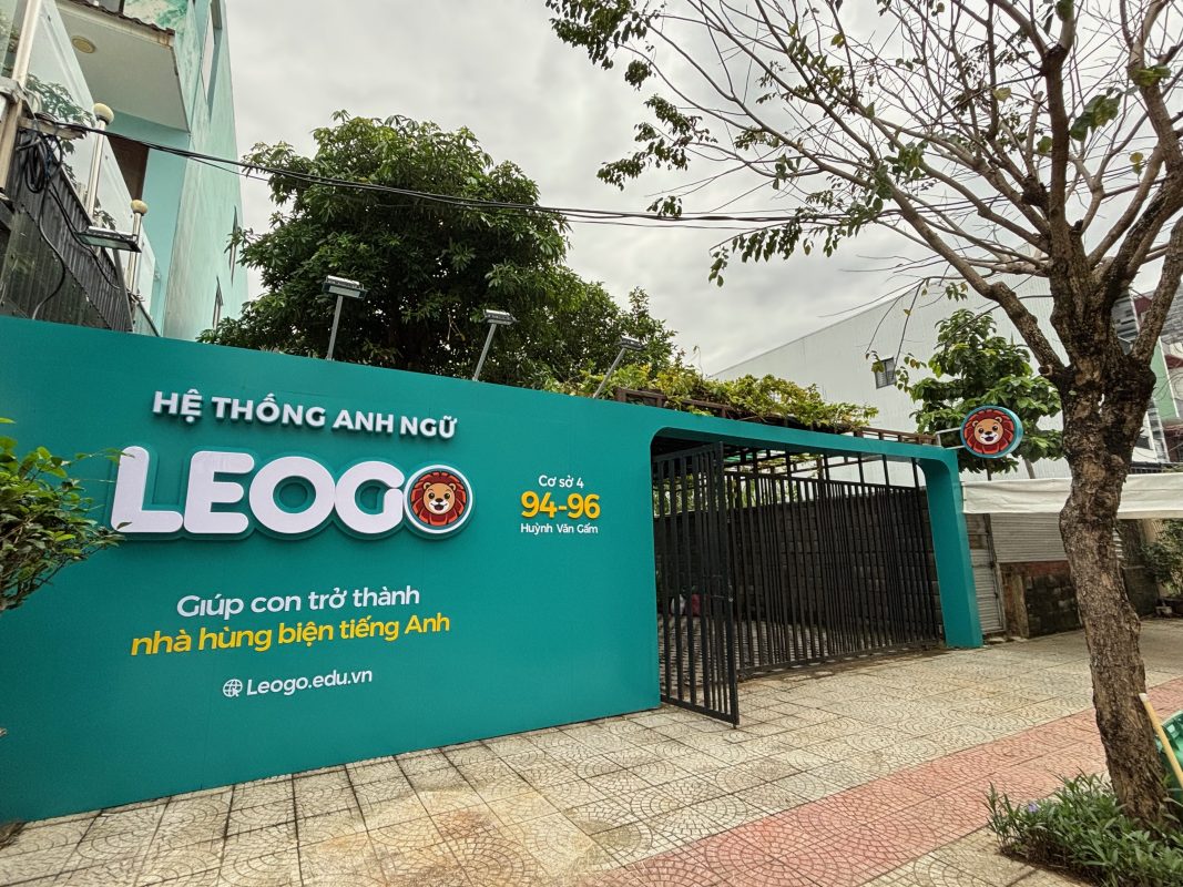 Bên ngoài cơ sở 4 trung tâm Anh ngữ Đà Nẵng: LEOGO Đảo Vip, 94-96 Huỳnh Văn Gấm